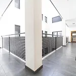 -Malagasunapts- Stylish City Centre Pool&Parking