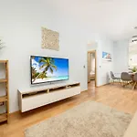 -Malagasunapts- Stylish City Centre Pool&Parking