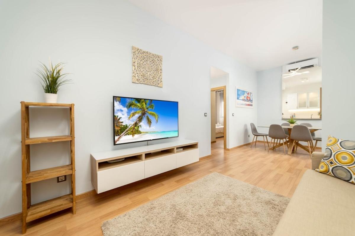 -malagasunapts- Stylish Centre Pool&parking Apartment Málaga