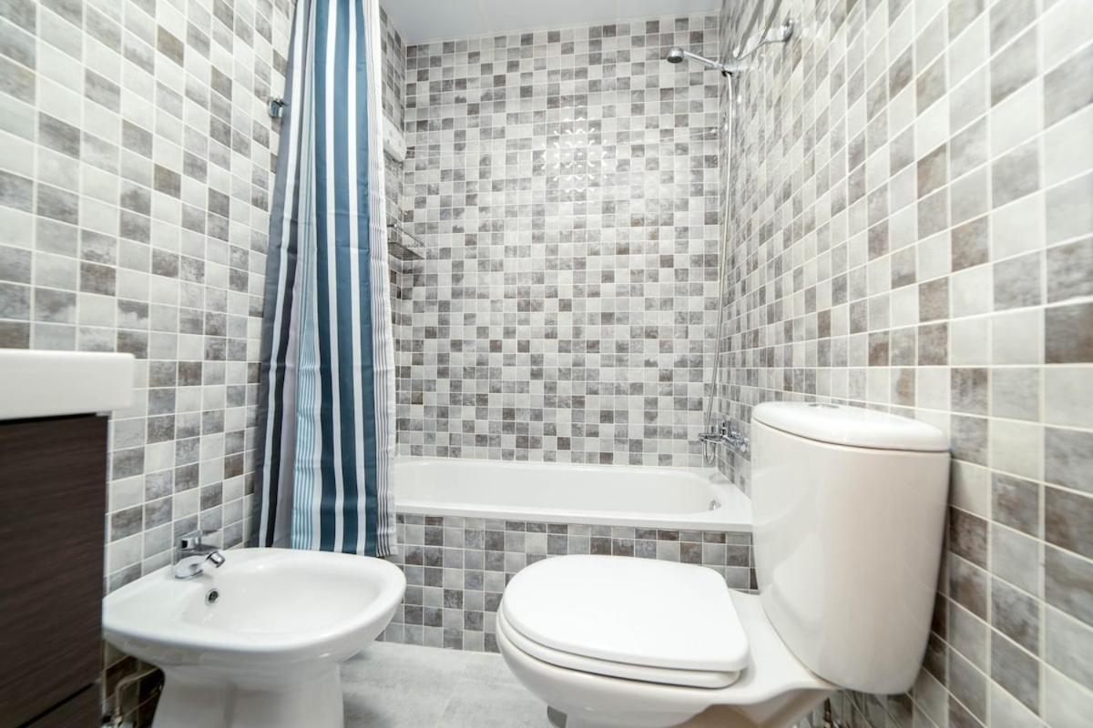 -malagasunapts- Stylish Centre Pool&parking Apartment