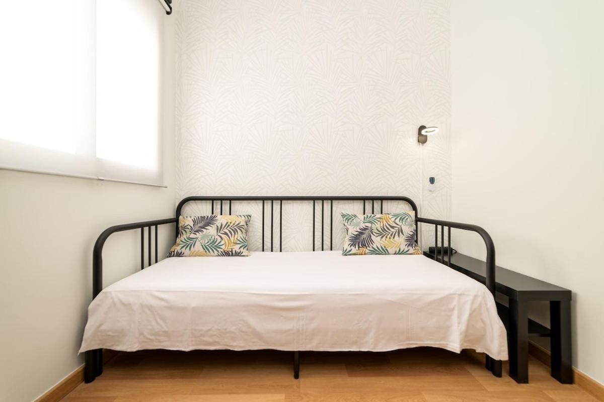 -malagasunapts- Stylish Centre Pool&parking Apartment
