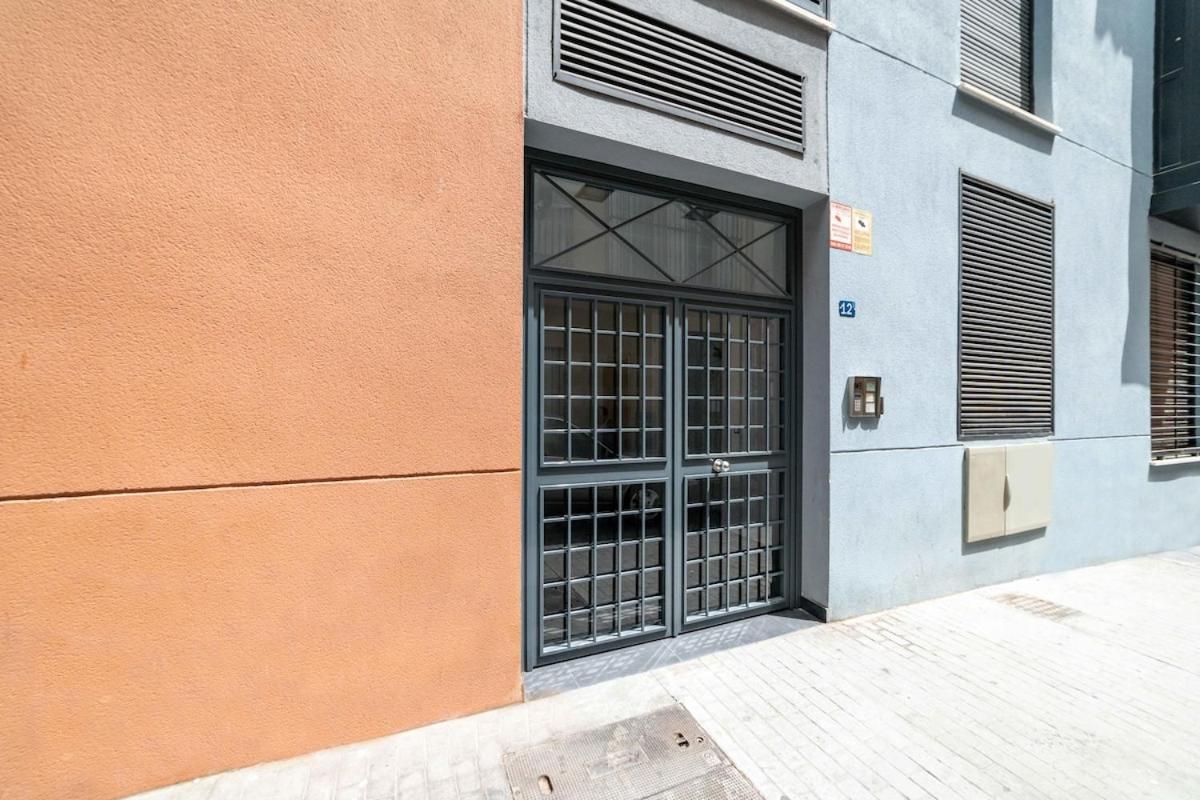 -malagasunapts- Stylish Centre Pool&parking Apartment